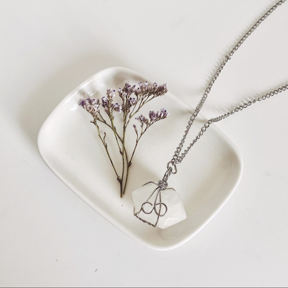 HANDMADE CLEAR QUARTZ CRYSTAL SILVER NECKLACE
